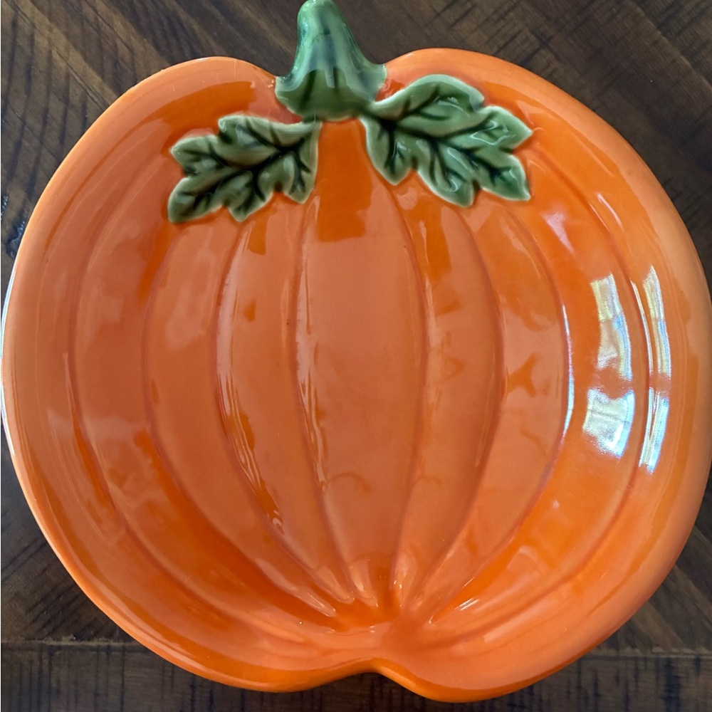 The Pampered Chef Pumpkin-Shaped Orange Dish